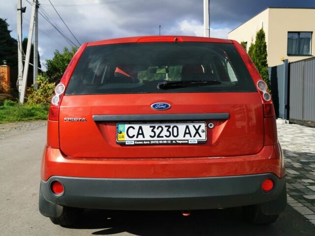 Красный Форд Фиеста, объемом двигателя 1.4 л и пробегом 84 тыс. км за 6000 $, фото 4 на Automoto.ua