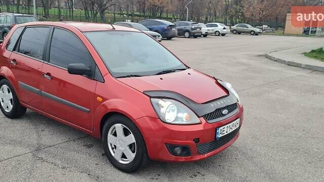 Красный Форд Фиеста, объемом двигателя 1.4 л и пробегом 205 тыс. км за 4300 $, фото 4 на Automoto.ua