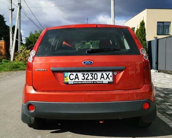 Красный Форд Фиеста, объемом двигателя 1.4 л и пробегом 84 тыс. км за 6000 $, фото 3 на Automoto.ua