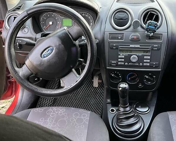 Форд Фиеста 2008 в Лановцах на Automoto.ua Красный Форд Фиеста, объемом двигателя 1.24 л и пробегом 420 тыс. км за 3500 $, фото 1 на Automoto.ua
