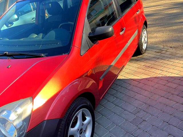 Червоний Форд Фієста, об'ємом двигуна 1.2 л та пробігом 263 тис. км за 4000 $, фото 2 на Automoto.ua