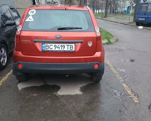 Червоний Форд Фієста, об'ємом двигуна 1.24 л та пробігом 164 тис. км за 3800 $, фото 5 на Automoto.ua