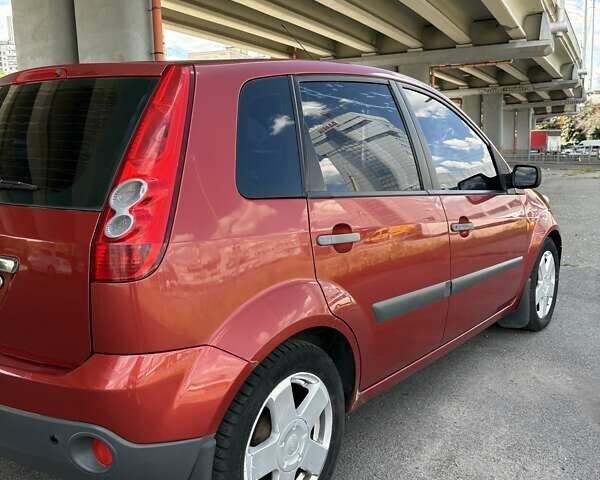 Червоний Форд Фієста, об'ємом двигуна 1.39 л та пробігом 200 тис. км за 4300 $, фото 10 на Automoto.ua