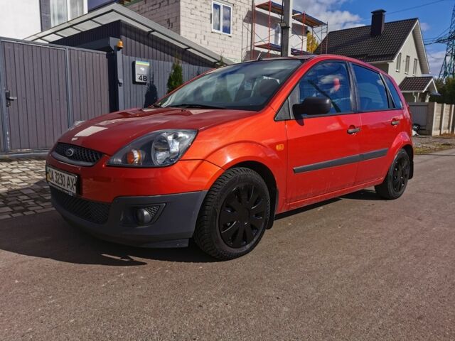 Красный Форд Фиеста, объемом двигателя 1.4 л и пробегом 84 тыс. км за 6000 $, фото 1 на Automoto.ua