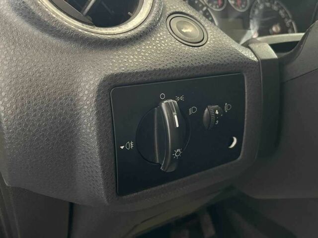 Красный Форд Фиеста, объемом двигателя 1.2 л и пробегом 164 тыс. км за 4150 $, фото 13 на Automoto.ua