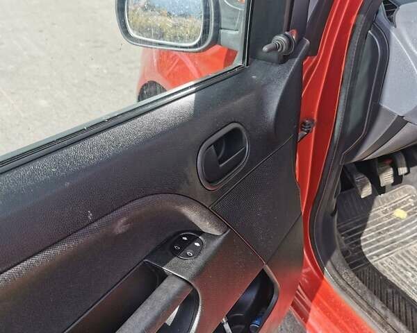 Красный Форд Фиеста, объемом двигателя 1.4 л и пробегом 84 тыс. км за 6000 $, фото 8 на Automoto.ua