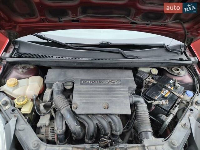 Червоний Форд Фієста, об'ємом двигуна 1.4 л та пробігом 130 тис. км за 4300 $, фото 2 на Automoto.ua
