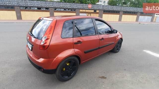 Червоний Форд Фієста, об'ємом двигуна 1.4 л та пробігом 149 тис. км за 3200 $, фото 12 на Automoto.ua