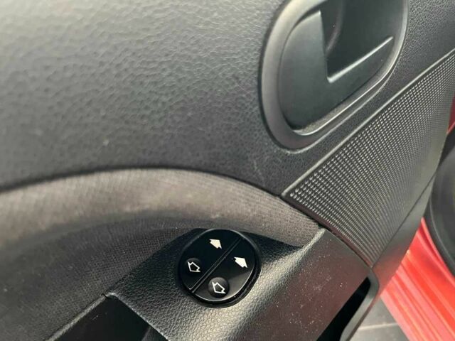 Красный Форд Фиеста, объемом двигателя 1.2 л и пробегом 164 тыс. км за 4150 $, фото 12 на Automoto.ua