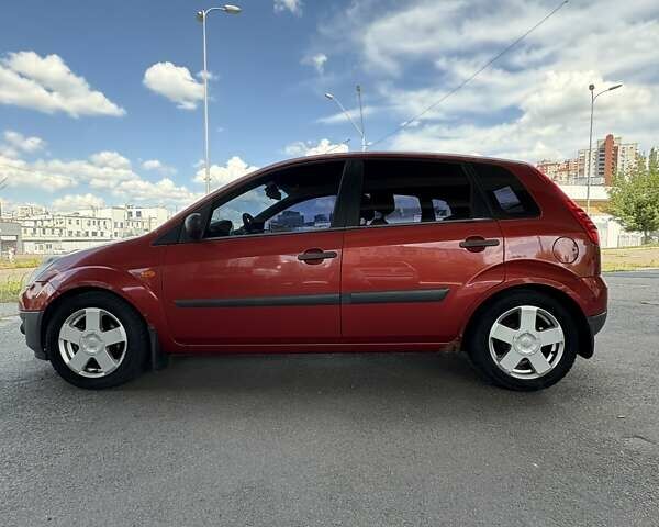 Червоний Форд Фієста, об'ємом двигуна 1.39 л та пробігом 200 тис. км за 4300 $, фото 1 на Automoto.ua