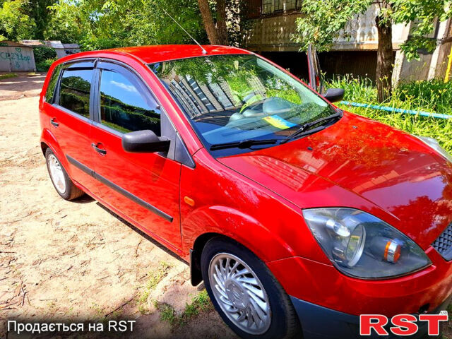 Красный Форд Фиеста, объемом двигателя 1.4 л и пробегом 232 тыс. км за 4000 $, фото 7 на Automoto.ua