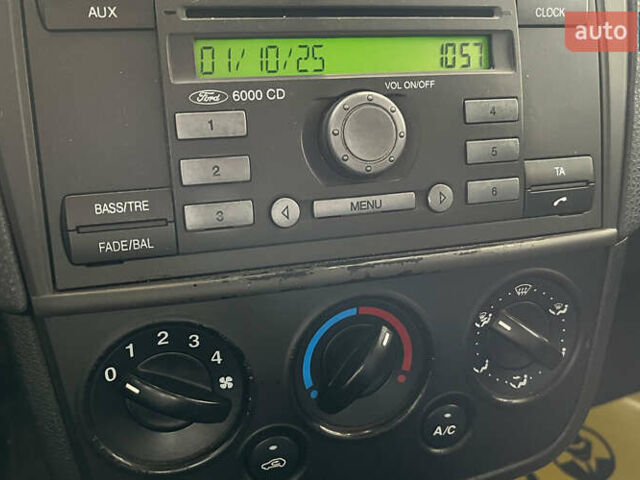 Червоний Форд Фієста, об'ємом двигуна 1.24 л та пробігом 164 тис. км за 4150 $, фото 13 на Automoto.ua