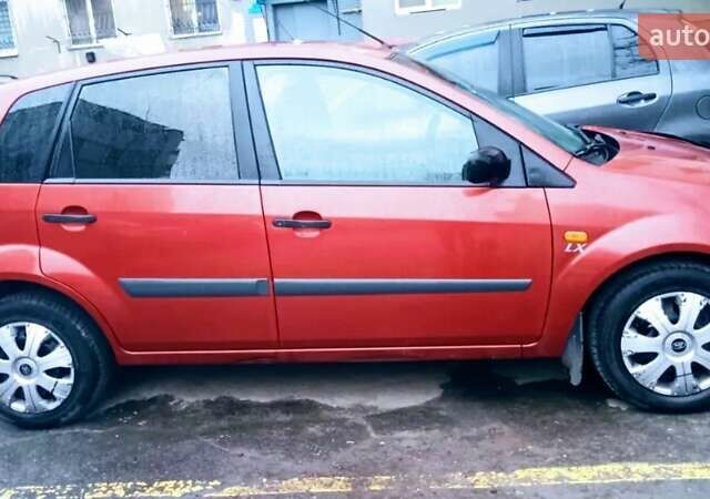 Червоний Форд Фієста, об'ємом двигуна 1.4 л та пробігом 164 тис. км за 3600 $, фото 2 на Automoto.ua