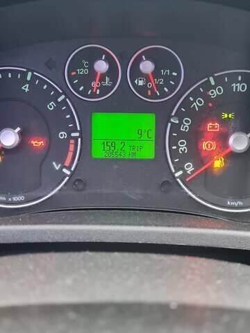 Красный Форд Фиеста, объемом двигателя 1.4 л и пробегом 205 тыс. км за 4300 $, фото 15 на Automoto.ua