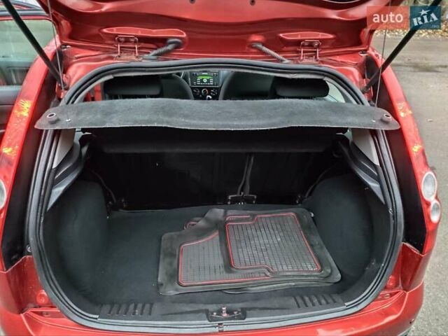 Червоний Форд Фієста, об'ємом двигуна 1.4 л та пробігом 130 тис. км за 4300 $, фото 11 на Automoto.ua