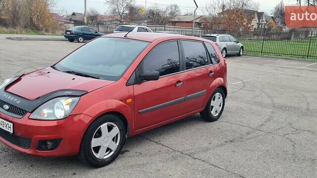 Красный Форд Фиеста, объемом двигателя 1.4 л и пробегом 205 тыс. км за 4300 $, фото 10 на Automoto.ua