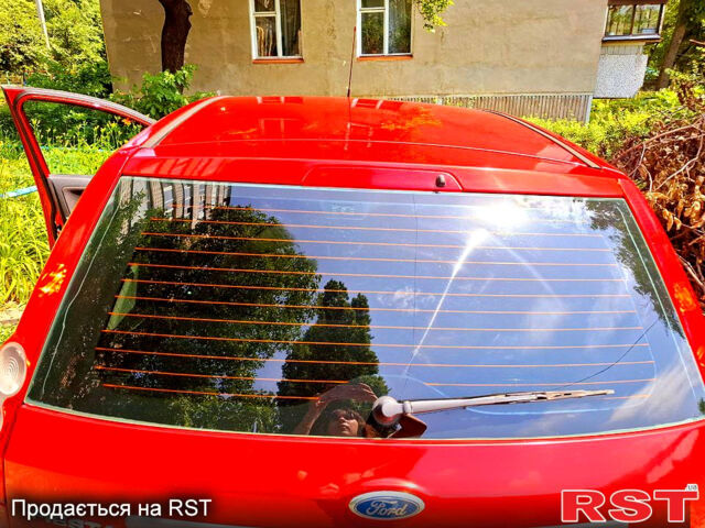 Красный Форд Фиеста, объемом двигателя 1.4 л и пробегом 232 тыс. км за 4000 $, фото 2 на Automoto.ua