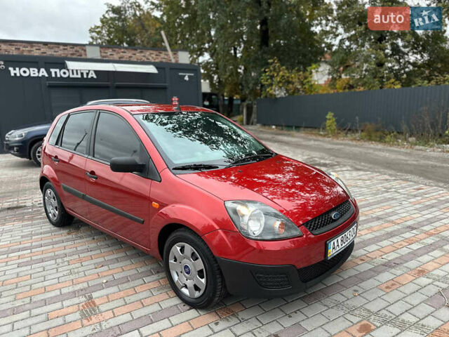 Красный Форд Фиеста, объемом двигателя 1.24 л и пробегом 170 тыс. км за 3999 $, фото 4 на Automoto.ua