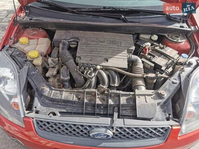 Красный Форд Фиеста, объемом двигателя 1.4 л и пробегом 84 тыс. км за 6000 $, фото 12 на Automoto.ua