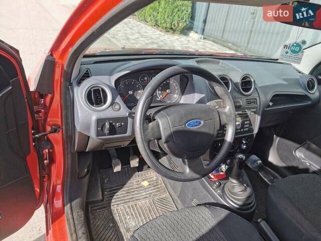 Красный Форд Фиеста, объемом двигателя 1.4 л и пробегом 84 тыс. км за 6000 $, фото 7 на Automoto.ua