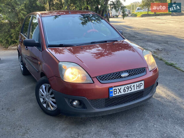 Красный Форд Фиеста, объемом двигателя 1.39 л и пробегом 189 тыс. км за 3900 $, фото 2 на Automoto.ua
