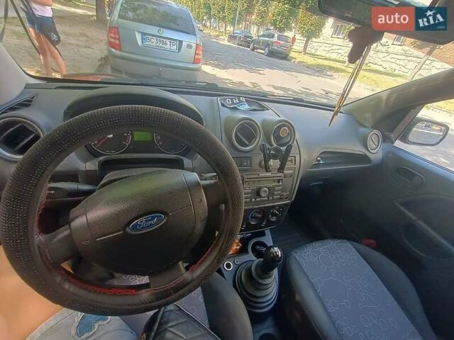 Червоний Форд Фієста, об'ємом двигуна 1.24 л та пробігом 164 тис. км за 3800 $, фото 6 на Automoto.ua