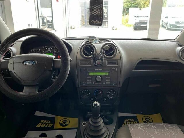 Красный Форд Фиеста, объемом двигателя 1.2 л и пробегом 164 тыс. км за 4150 $, фото 19 на Automoto.ua