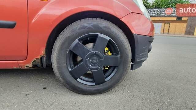 Червоний Форд Фієста, об'ємом двигуна 1.4 л та пробігом 149 тис. км за 3200 $, фото 15 на Automoto.ua
