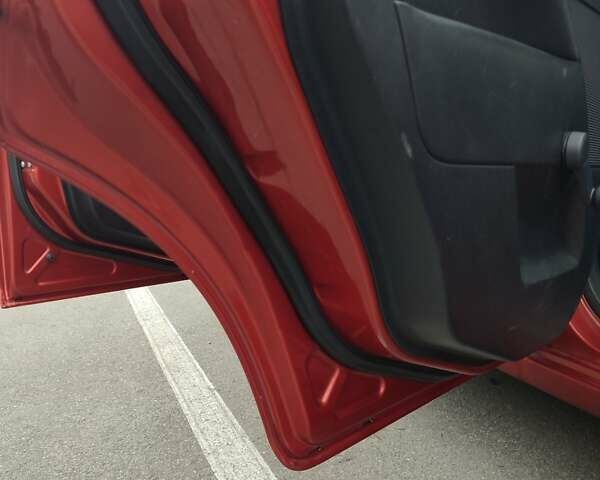 Красный Форд Фиеста, объемом двигателя 1.4 л и пробегом 170 тыс. км за 4100 $, фото 9 на Automoto.ua