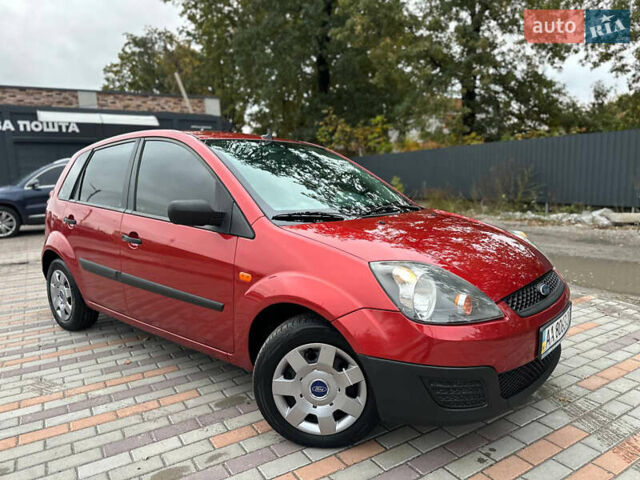 Красный Форд Фиеста, объемом двигателя 1.24 л и пробегом 170 тыс. км за 3999 $, фото 2 на Automoto.ua