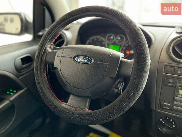 Червоний Форд Фієста, об'ємом двигуна 1.24 л та пробігом 164 тис. км за 4150 $, фото 16 на Automoto.ua