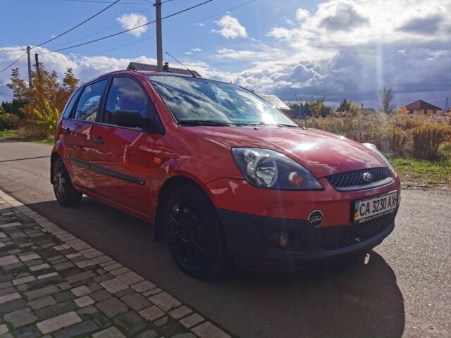 Красный Форд Фиеста, объемом двигателя 1.4 л и пробегом 84 тыс. км за 6000 $, фото 2 на Automoto.ua