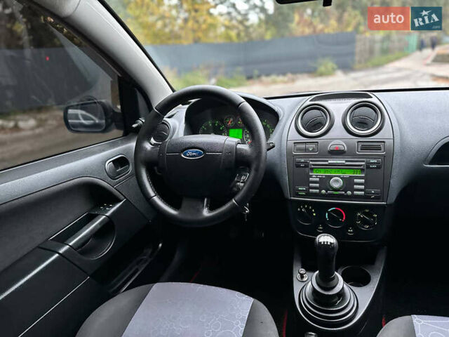 Красный Форд Фиеста, объемом двигателя 1.24 л и пробегом 170 тыс. км за 3999 $, фото 40 на Automoto.ua