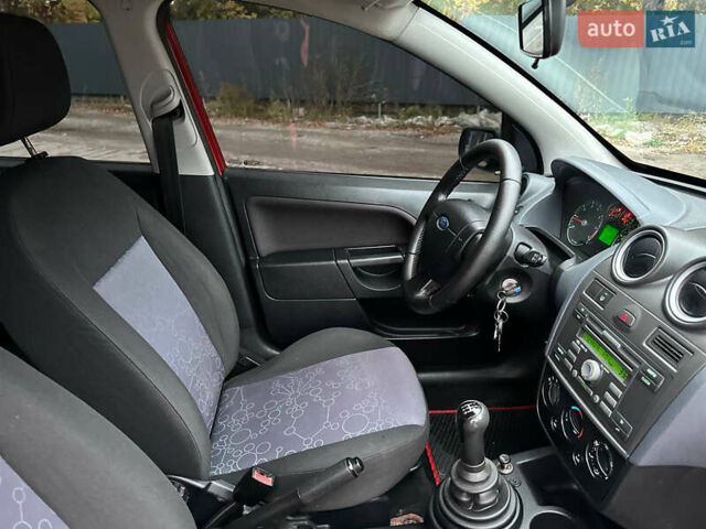 Красный Форд Фиеста, объемом двигателя 1.24 л и пробегом 170 тыс. км за 3999 $, фото 45 на Automoto.ua