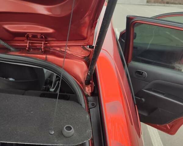 Красный Форд Фиеста, объемом двигателя 1.4 л и пробегом 170 тыс. км за 4100 $, фото 37 на Automoto.ua