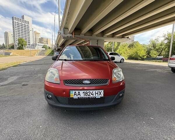 Червоний Форд Фієста, об'ємом двигуна 1.39 л та пробігом 200 тис. км за 4300 $, фото 6 на Automoto.ua