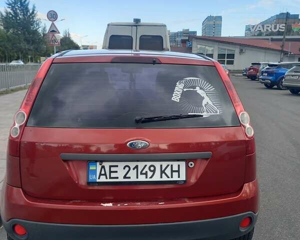Красный Форд Фиеста, объемом двигателя 1.4 л и пробегом 196 тыс. км за 3700 $, фото 4 на Automoto.ua