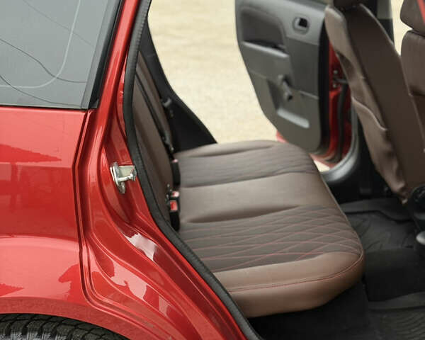 Красный Форд Фиеста, объемом двигателя 1.24 л и пробегом 33 тыс. км за 6499 $, фото 8 на Automoto.ua