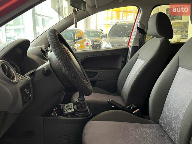 Червоний Форд Фієста, об'ємом двигуна 1.24 л та пробігом 164 тис. км за 4150 $, фото 8 на Automoto.ua