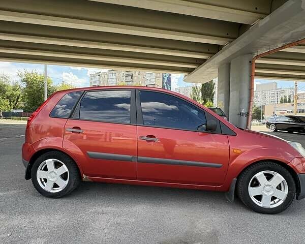 Червоний Форд Фієста, об'ємом двигуна 1.39 л та пробігом 200 тис. км за 4300 $, фото 7 на Automoto.ua