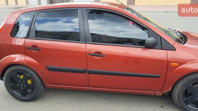 Червоний Форд Фієста, об'ємом двигуна 1.4 л та пробігом 149 тис. км за 3200 $, фото 14 на Automoto.ua