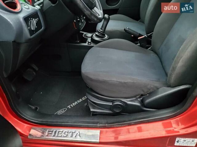 Червоний Форд Фієста, об'ємом двигуна 1.4 л та пробігом 130 тис. км за 4300 $, фото 15 на Automoto.ua