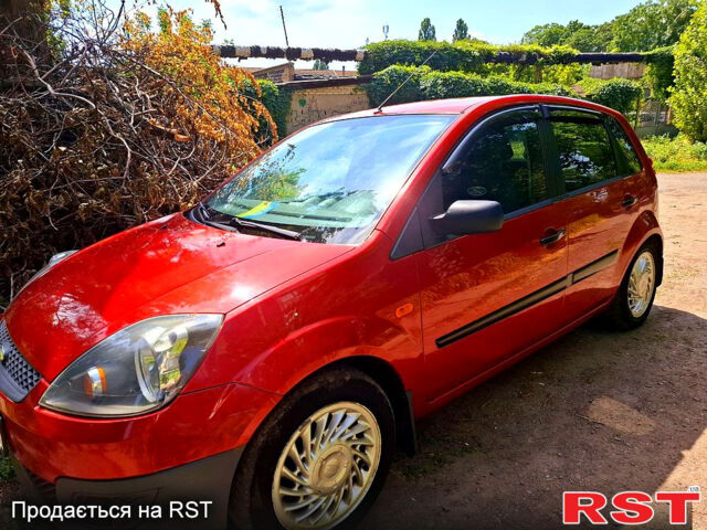 Красный Форд Фиеста, объемом двигателя 1.4 л и пробегом 232 тыс. км за 4000 $, фото 9 на Automoto.ua