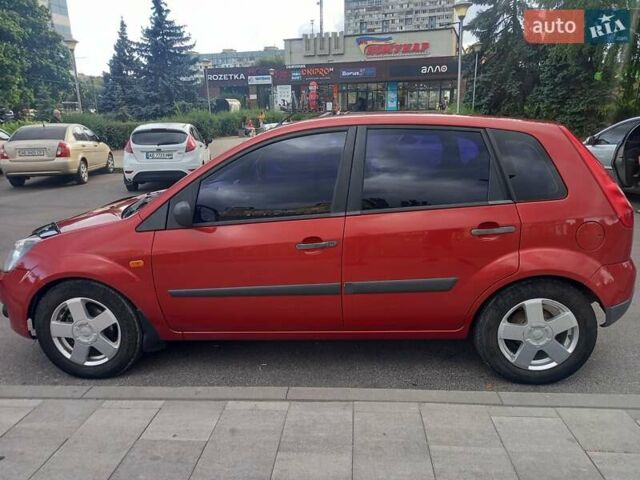 Красный Форд Фиеста, объемом двигателя 1.4 л и пробегом 196 тыс. км за 3700 $, фото 7 на Automoto.ua