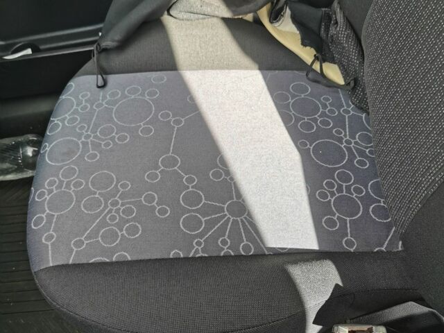 Красный Форд Фиеста, объемом двигателя 1.4 л и пробегом 84 тыс. км за 6000 $, фото 11 на Automoto.ua