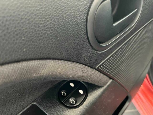 Красный Форд Фиеста, объемом двигателя 1.2 л и пробегом 164 тыс. км за 4150 $, фото 11 на Automoto.ua