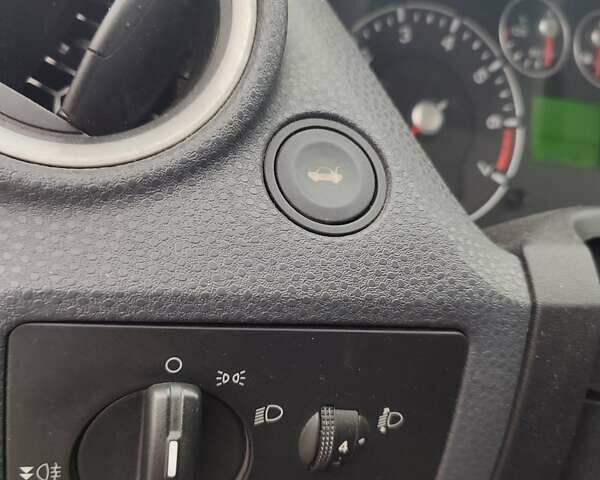 Красный Форд Фиеста, объемом двигателя 1.4 л и пробегом 170 тыс. км за 4100 $, фото 17 на Automoto.ua