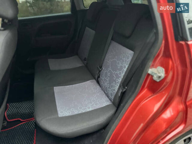 Красный Форд Фиеста, объемом двигателя 1.24 л и пробегом 170 тыс. км за 3999 $, фото 35 на Automoto.ua