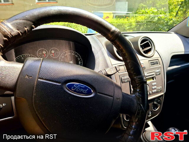 Красный Форд Фиеста, объемом двигателя 1.4 л и пробегом 232 тыс. км за 4000 $, фото 11 на Automoto.ua