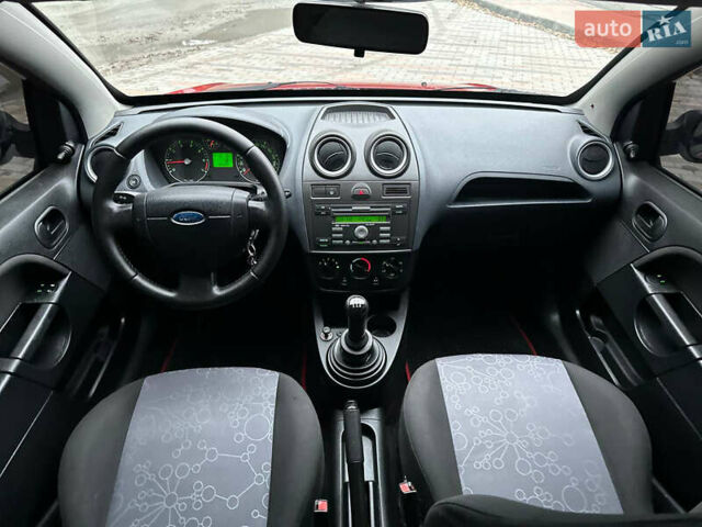 Красный Форд Фиеста, объемом двигателя 1.24 л и пробегом 170 тыс. км за 3999 $, фото 37 на Automoto.ua